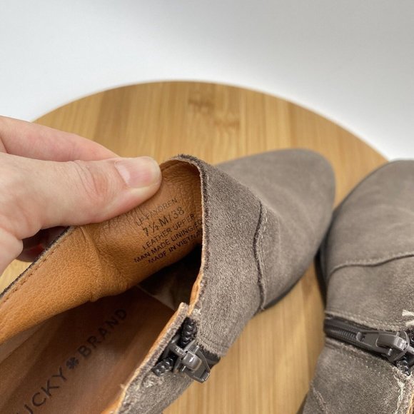 Lucky Brand Womens Shoes 7.5 Beige Taupe Suede Zip Side Ankle Boots Bohemian - Picture 9 of 9